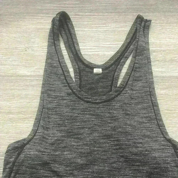 Lululemon tank top size 2 - Picture 3 of 4